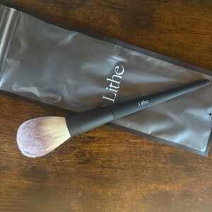 NWT LITHE TAPERED POWDER MAKEUP BRUSH Ultra Soft Bristles